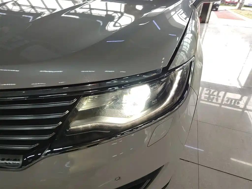 Фото 23 - Lincoln MKX