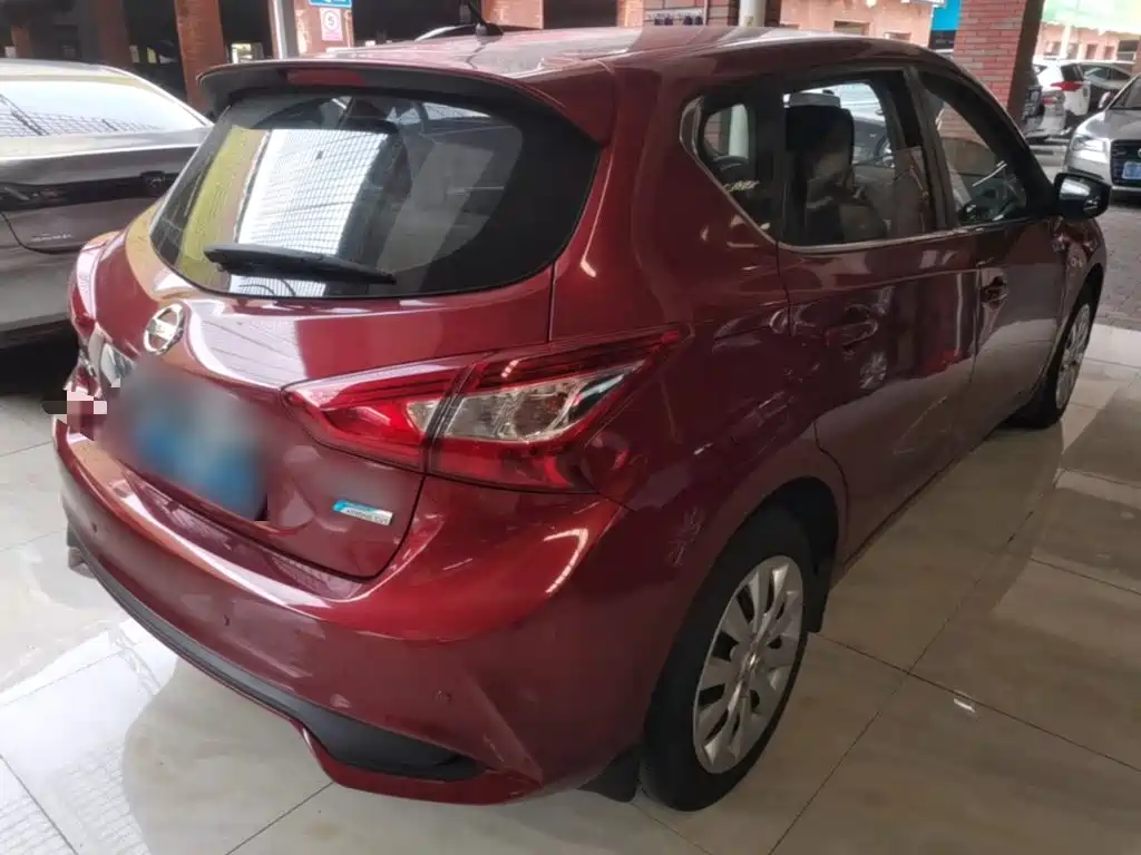 صورة 7 - Nissan Tiida