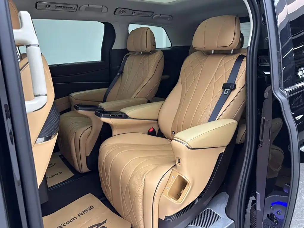 Denza D9 2025 2024 DM-i 980 AWD Prestige