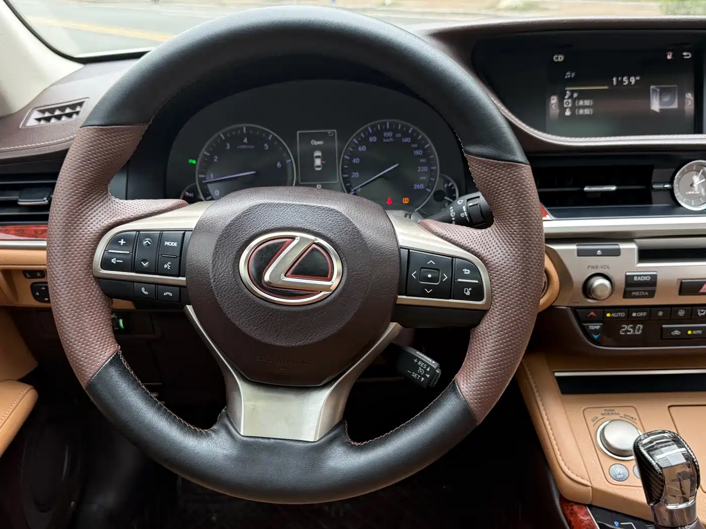 Lexus ES 2016 200 Midnight Special Limited Edition фото 16