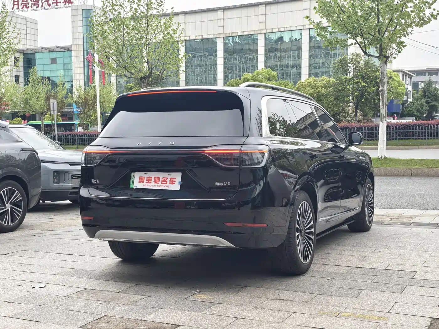 AITO Wenjie AITO M9 2024 Extended Range Ultra 42kWh 6-Seater фото 4