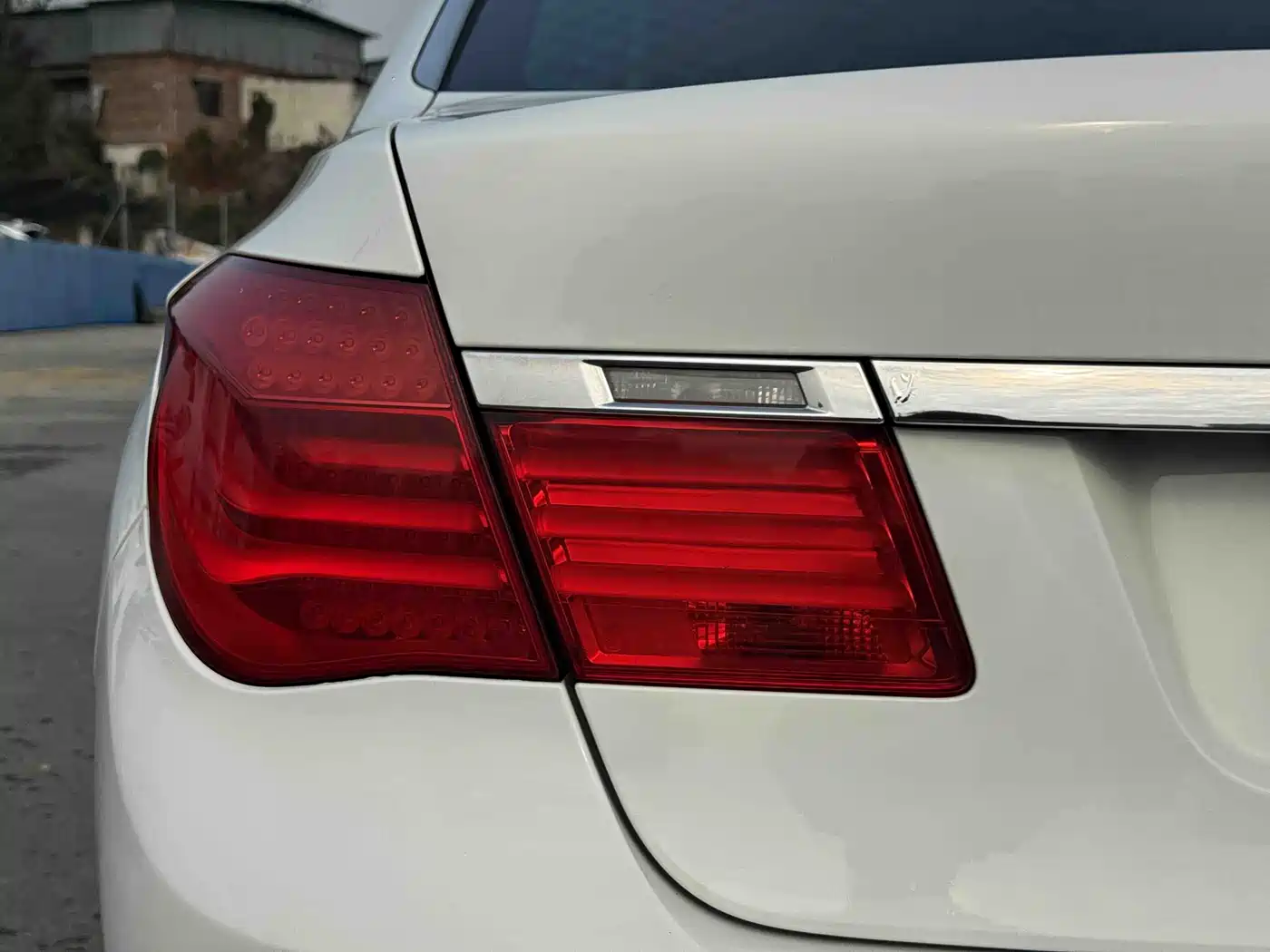 BMW 7 Series 2009 730Li Leading фото 10