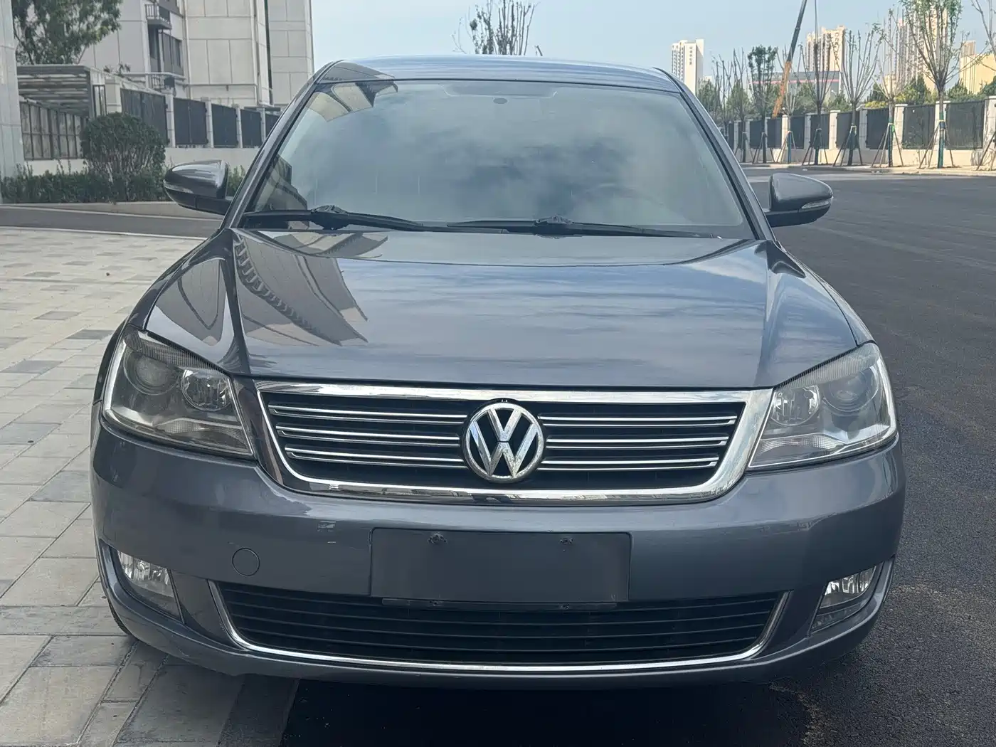 Volkswagen Passat Lingyu 2011 2009 2.0L MFI Automatic Premium