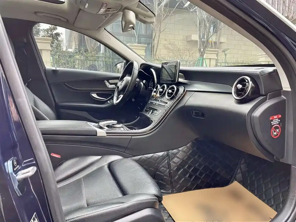 Mercedes-Benz C-Class 2017 Facelift C 200 L Sport Edition фото 14