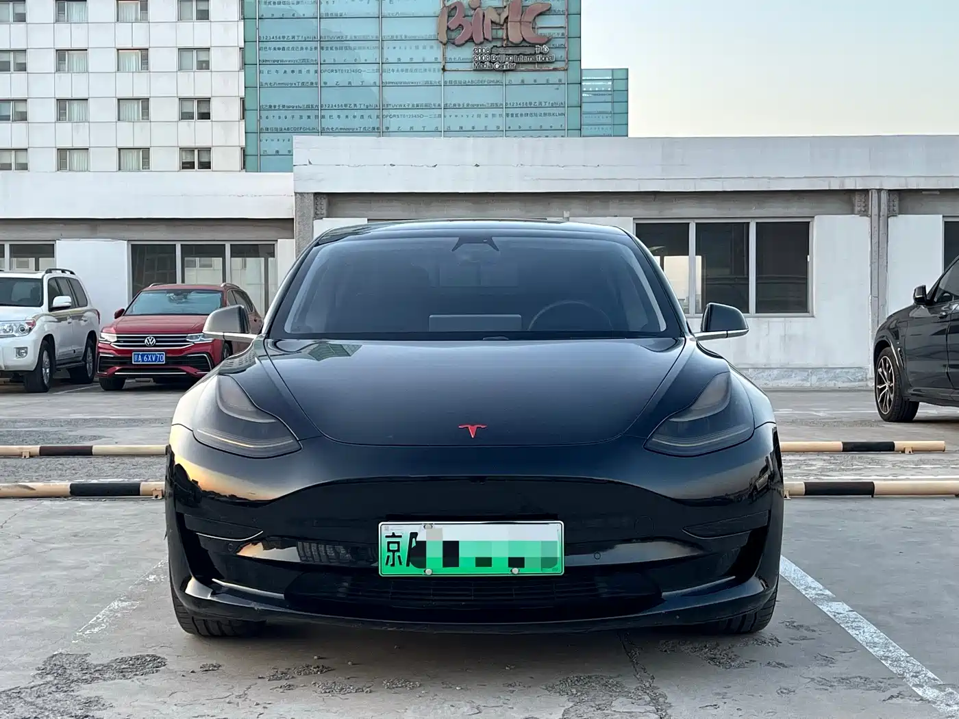 TESLA MODEL 3