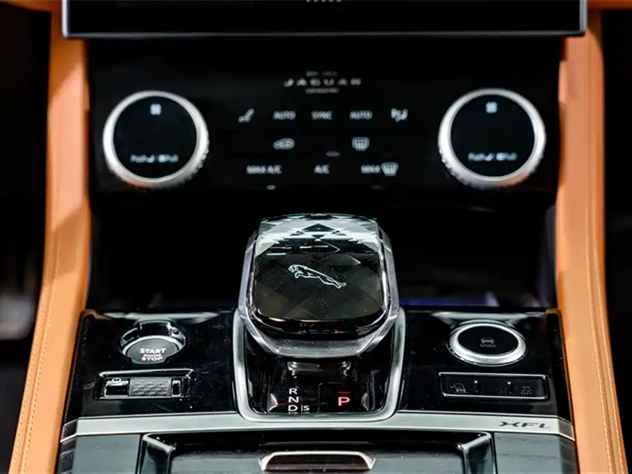 Jaguar XFL 2024 2024 2.0T P300 AWD Flagship Sport Gilded Edition