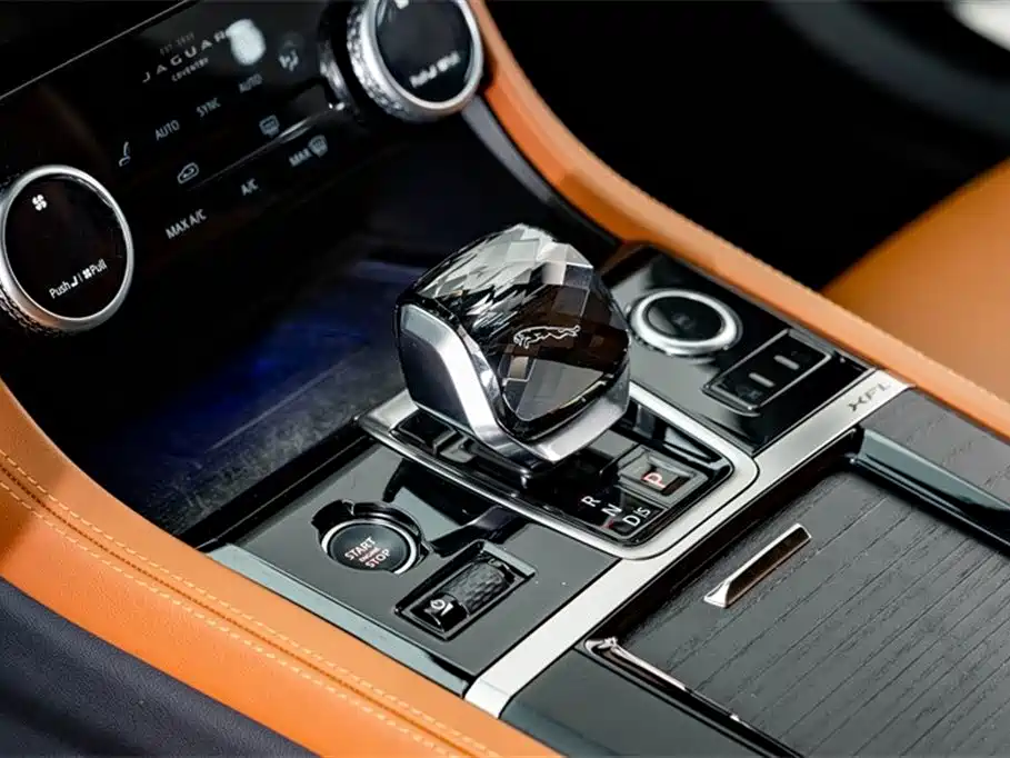 Jaguar XFL 2024 2024 2.0T P300 AWD Flagship Sport Gilded Edition