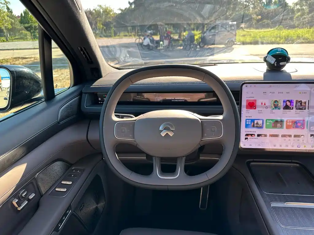 NIO ES8 2026 2025 Model 6-Seat Executive Luxury Edition