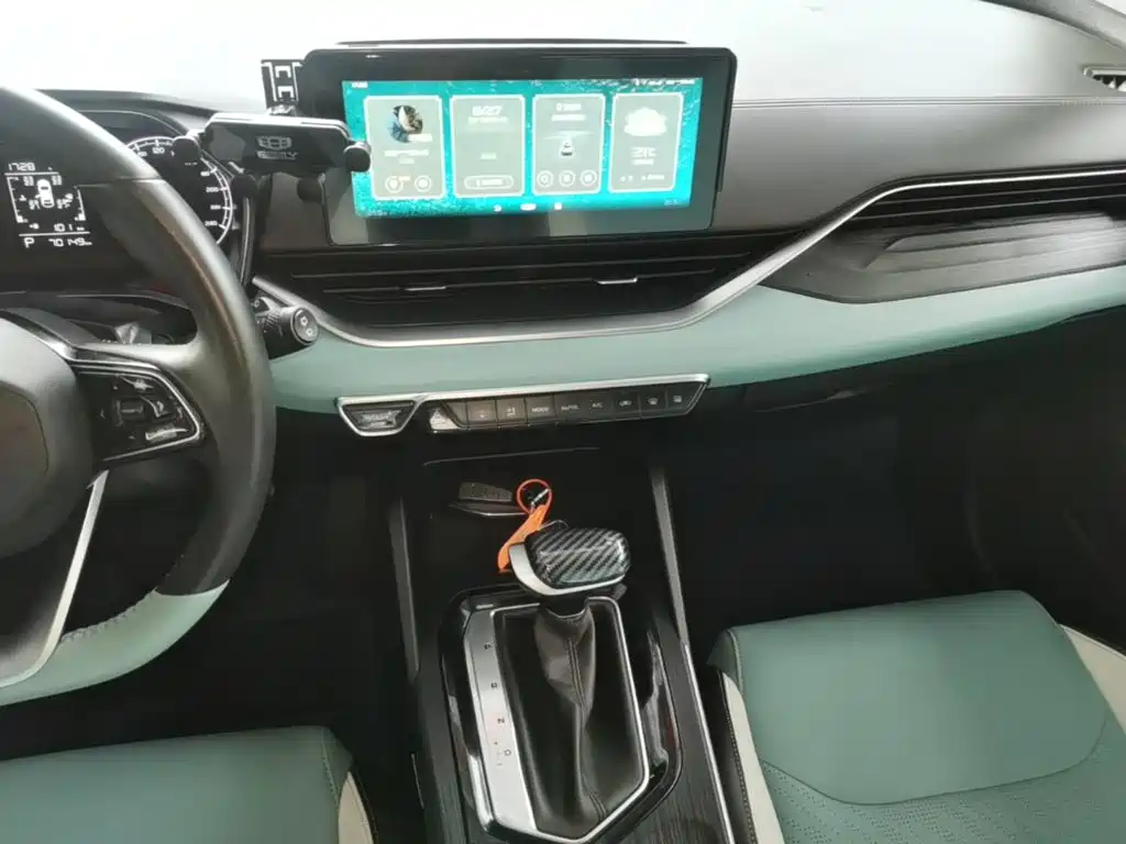 Geely Emgrand S 2022 2022 1.4T CVT Crossover Player