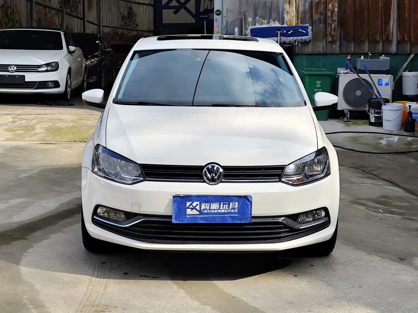 Volkswagen Polo 2016 1.6L Automatic Comfort фото 2