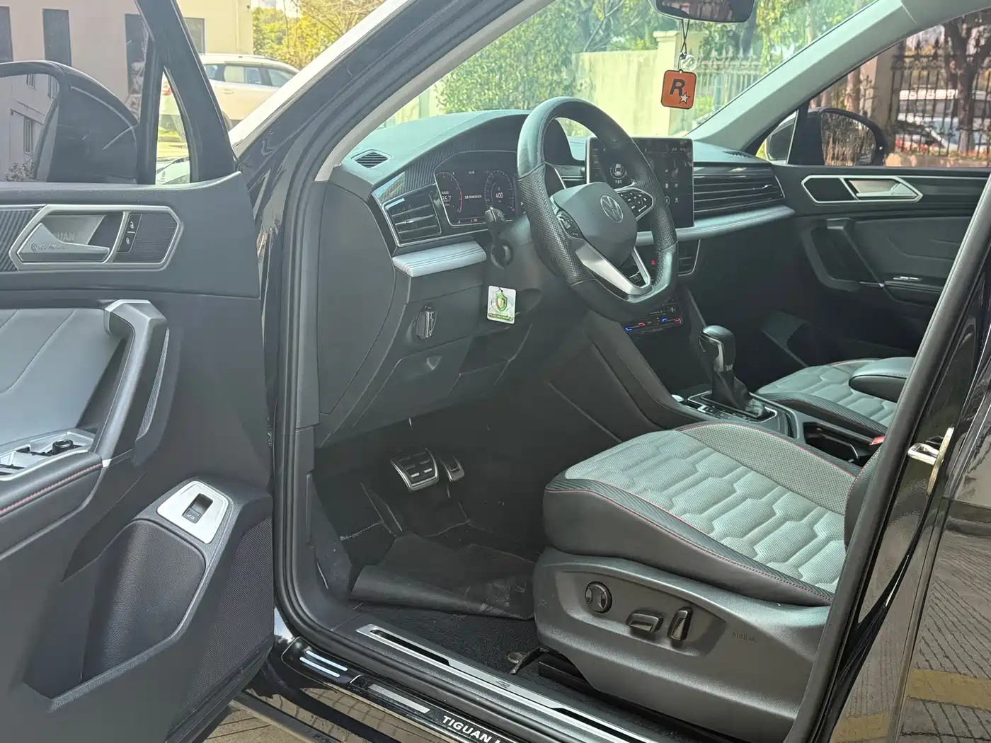 Volkswagen Tiguan L 2022 330TSI Auto 2WD R-Line Premium Edition фото 5