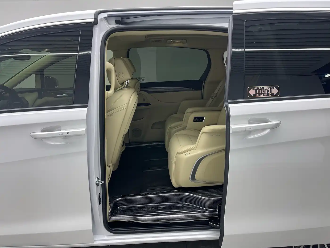 Buick GL8 New Energy 2026 2025 Land Honor Premium Edition 7-Seater