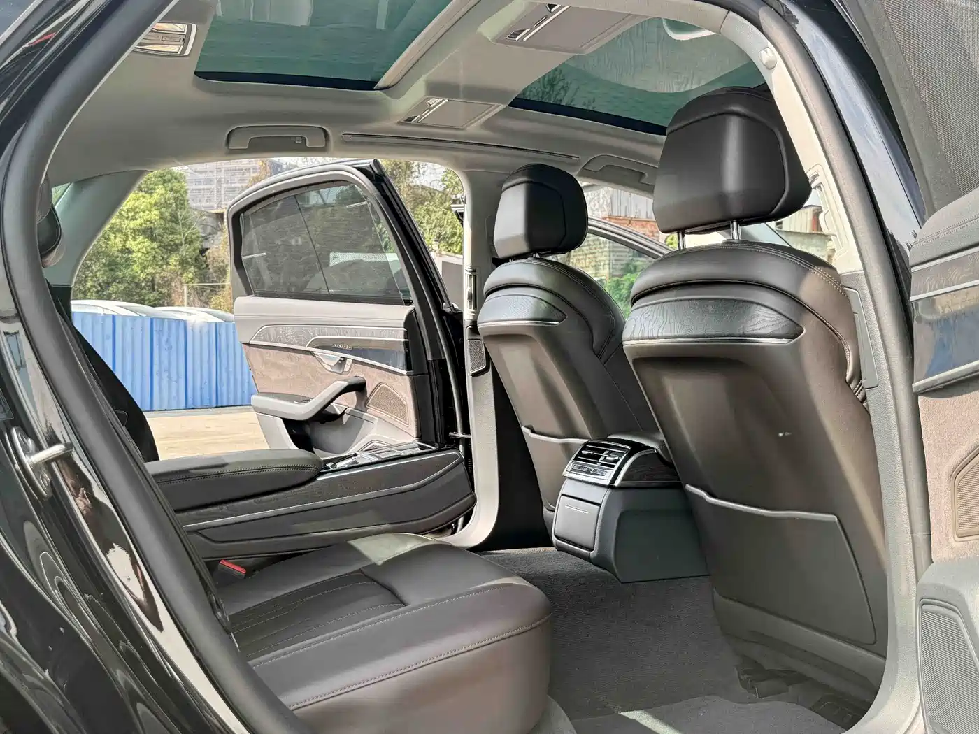 Audi A8 2023 A8L 45 TFSI quattro Luxury фото 8