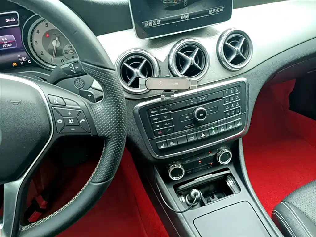 Mercedes-Benz GLA 2016 GLA 220 4MATIC Luxury фото 14