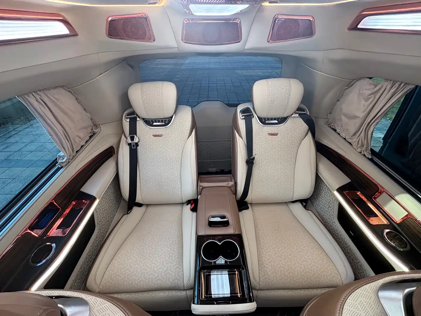 Mercedes-Benz V-Class 2021 V 260 L Long Wheelbase Premium Edition фото 14