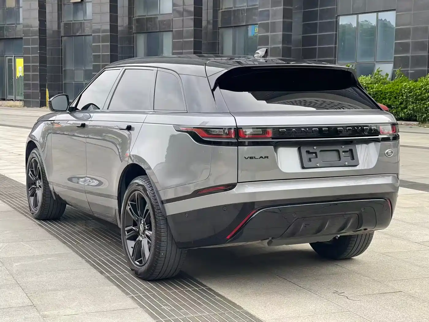 Land Rover Range Rover Velar 2022 250PS Golden Collector's Edition фото 6
