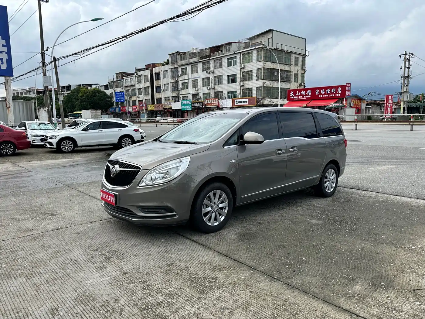Фото 2 - Buick GL8