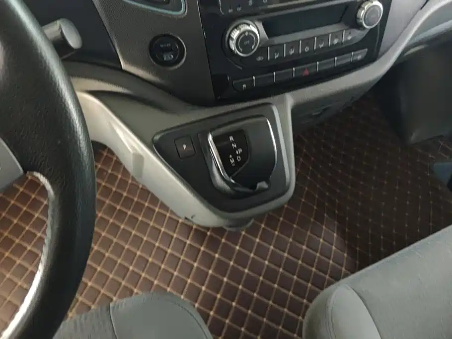 Foton Tuyano 2023 2023 2.0T Automatic Urban Edition Multi-function Short Wheelbase Medium Roof Rear Single Tire 5/6/9 Seater