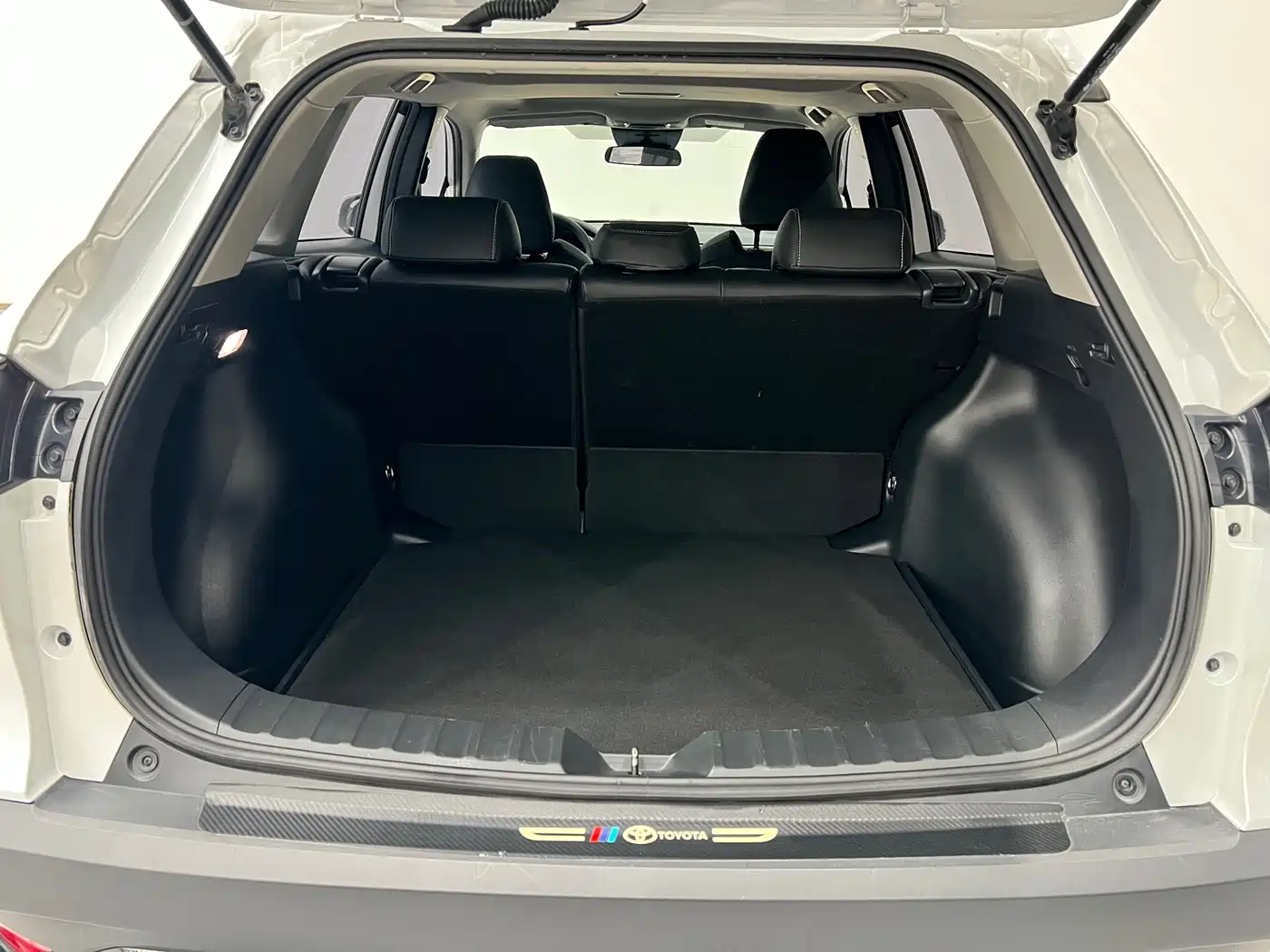Toyota Frontlander 2023 2.0L CVT Leading Edition фото 9