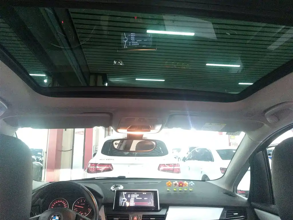 BMW 2 Series Touring 2016 218i Leading фото 14