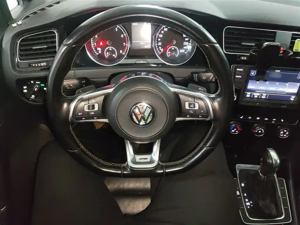 Volkswagen Golf 2017 280TSI Auto R-Line Millionth Anniversary Edition фото 11