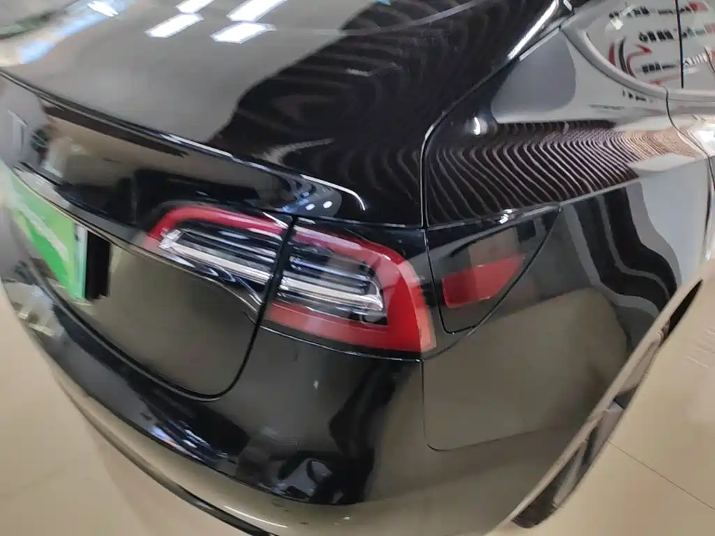 Фото 8 - Tesla Model 3