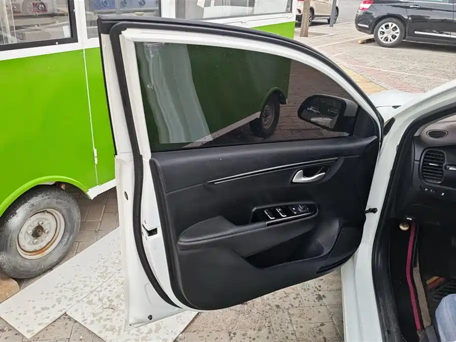 KIA K2
