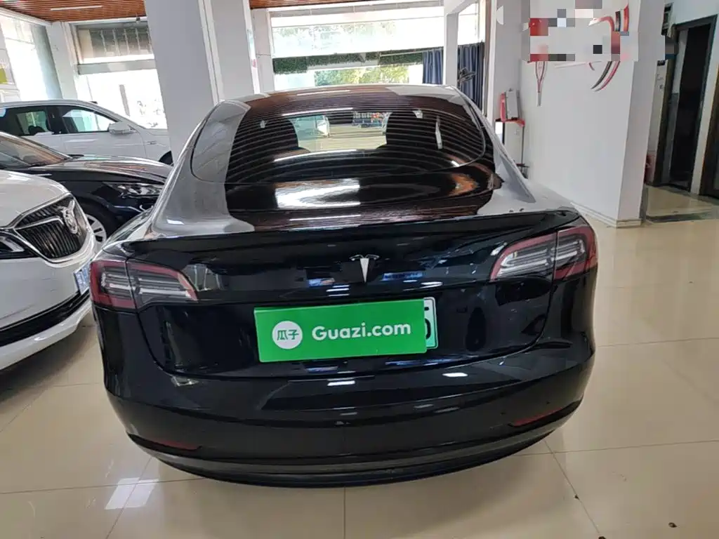 Фото 6 - Tesla Model 3