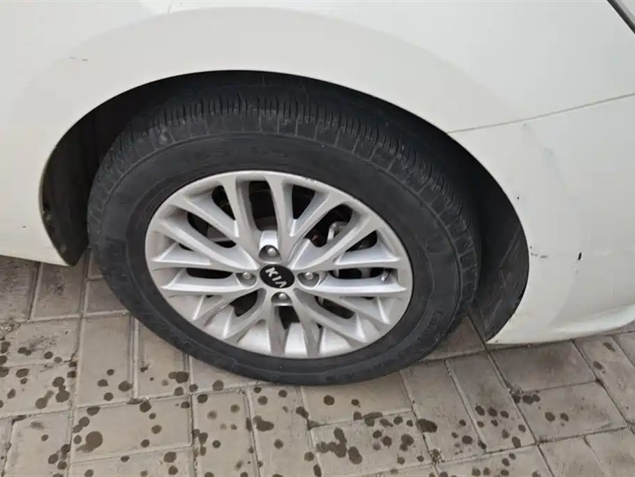KIA K2