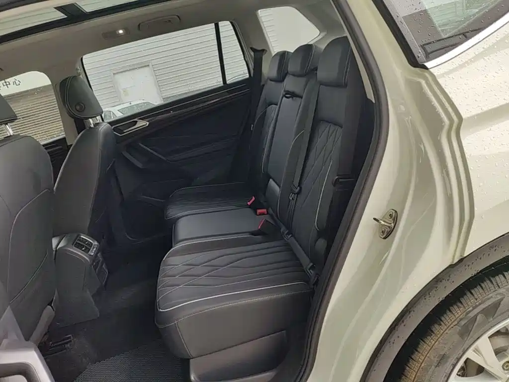 Фото 17 - Volkswagen Tiguan L