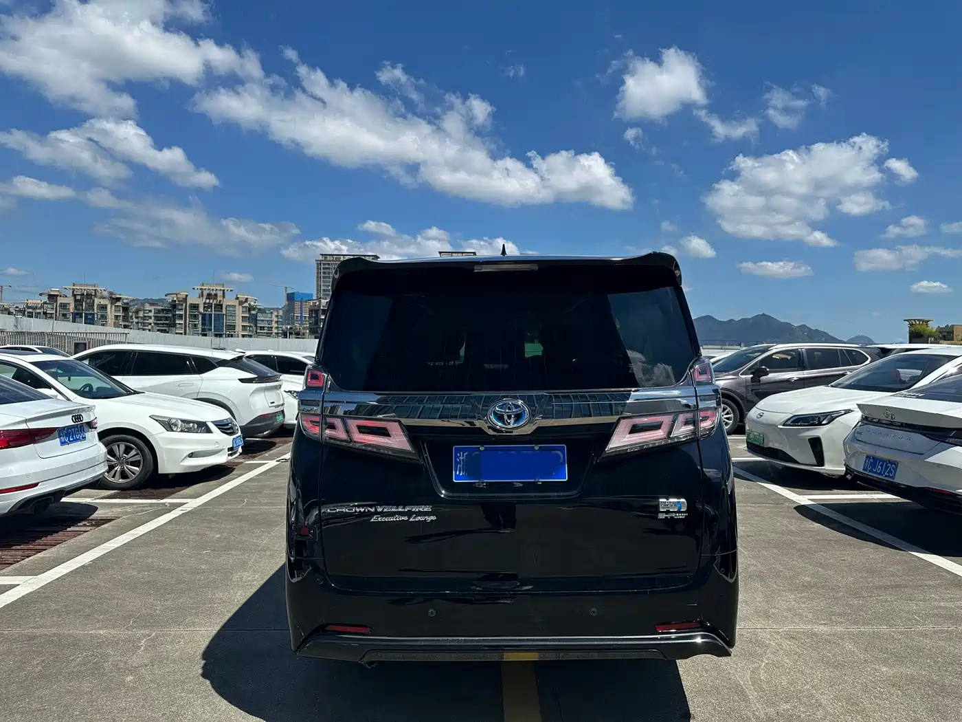 Photo 10 - Toyota Vellfire
