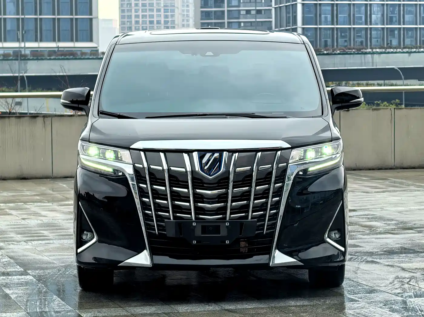 Toyota Alphard 2021 Hybrid 2.5L Premium фото 2