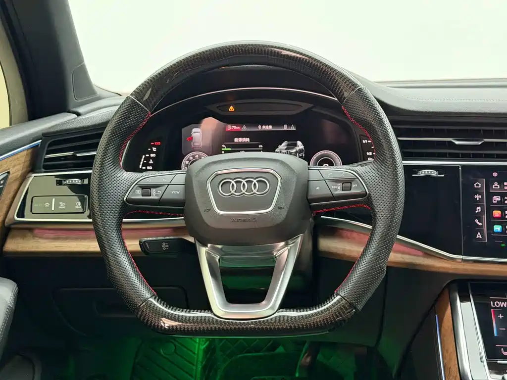 Фото 11 - Audi Q7