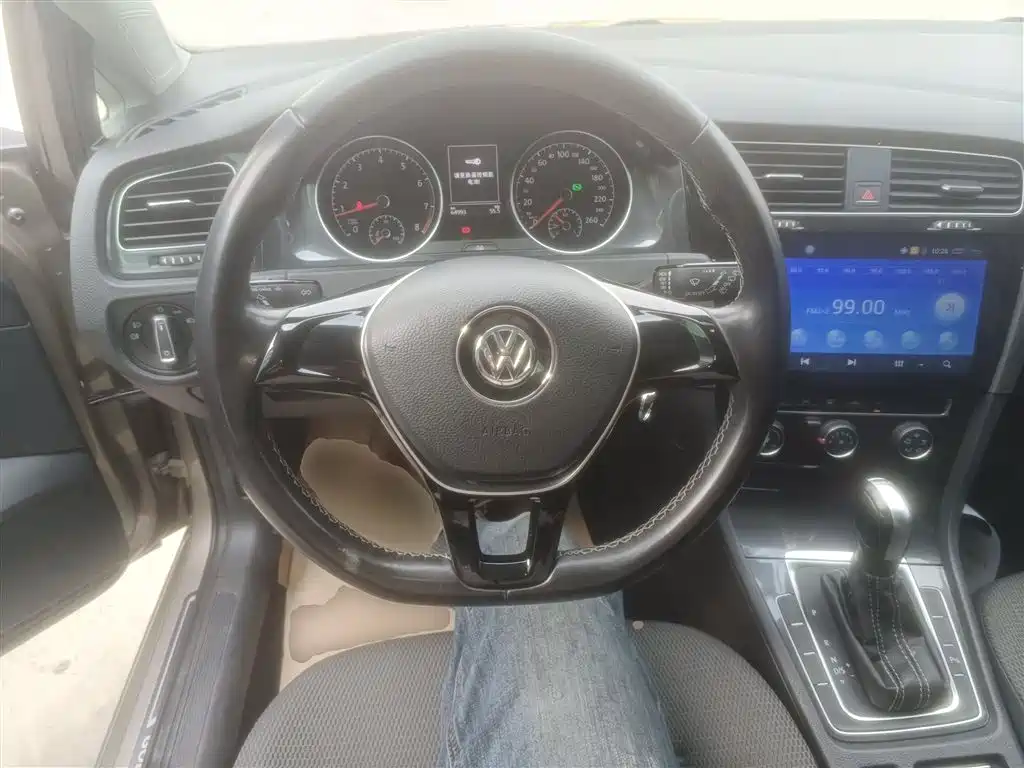 Volkswagen Golf 2017 230TSI Auto Comfort Millionth Anniversary Edition фото 11