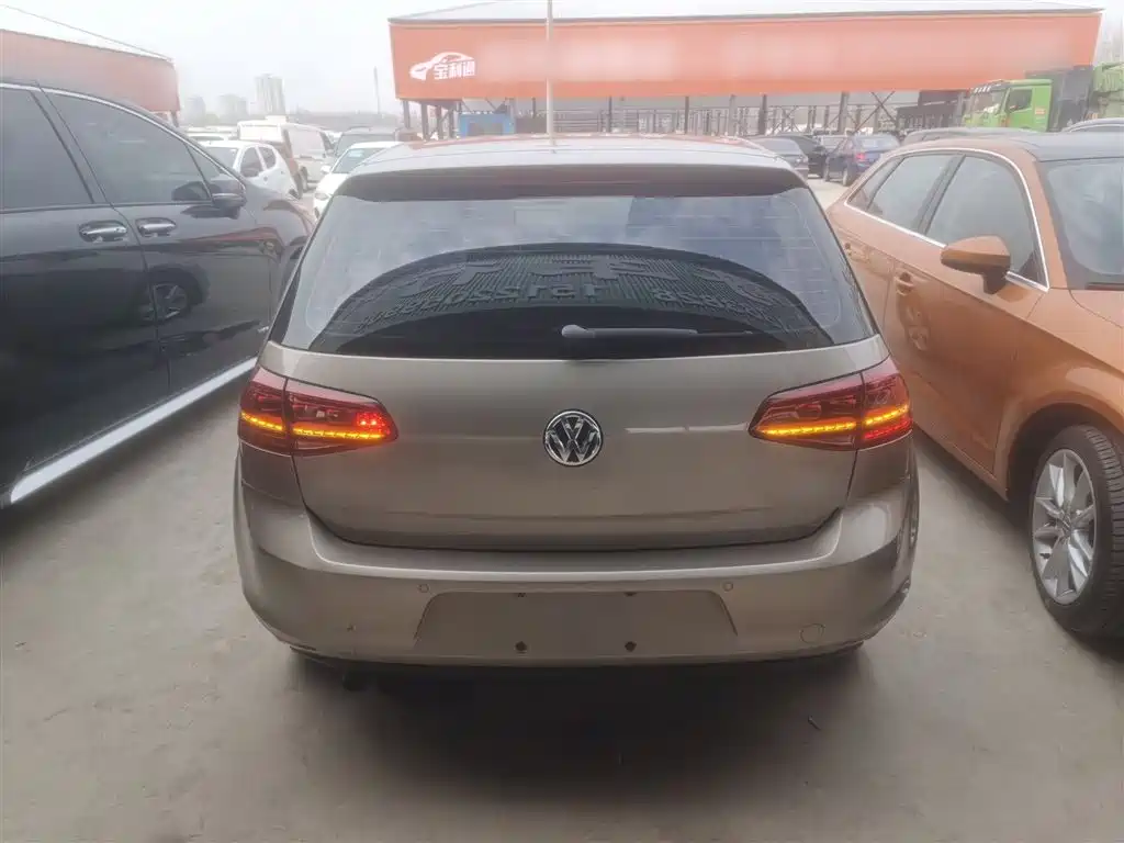 Volkswagen Golf 2017 230TSI Auto Comfort Millionth Anniversary Edition фото 6