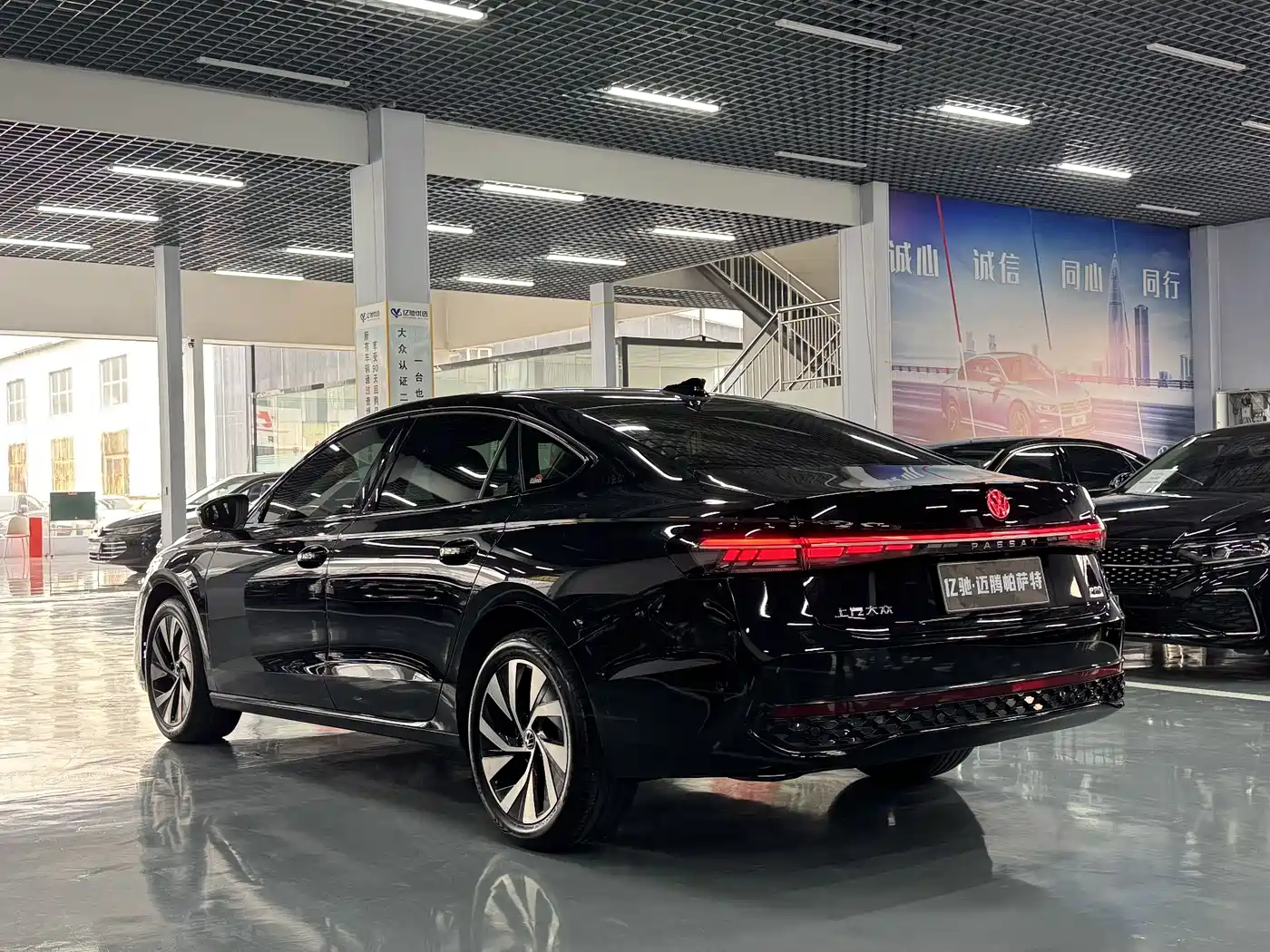 Volkswagen Passat 2025 Model Pro 380TSI Starlight Dragon Edition фото 4