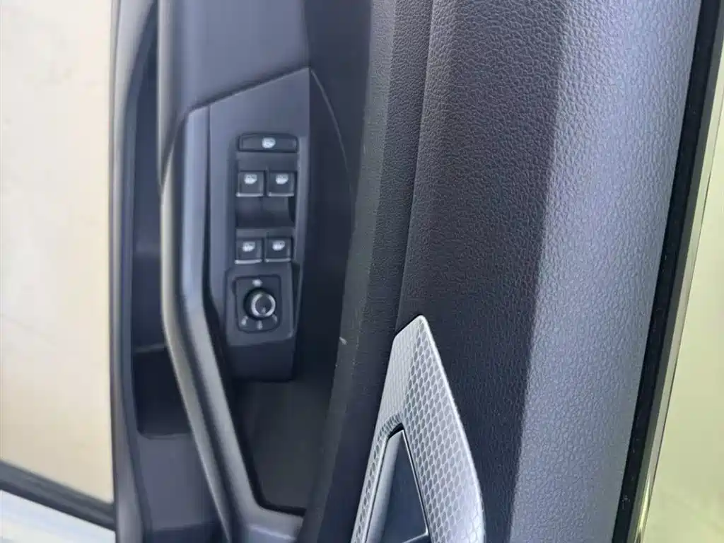 Volkswagen Tanying 2021 1.5L Automatic Smart Connect Edition фото 4