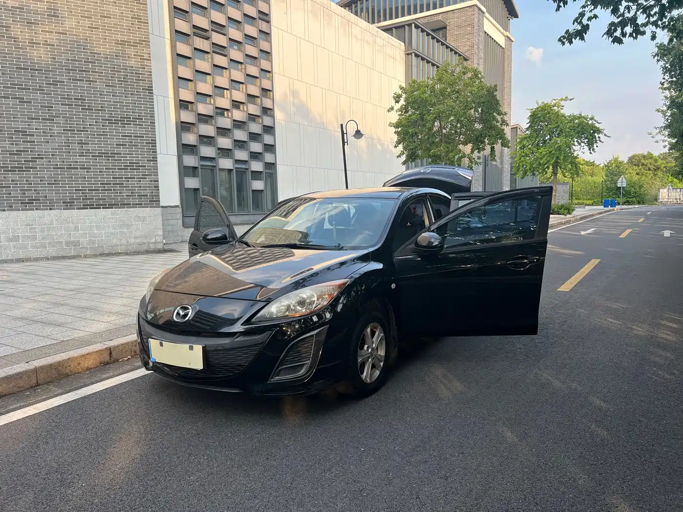 Mazda Mazda3 Axela 2012 2011 Sedan 1.6L Automatic Comfort