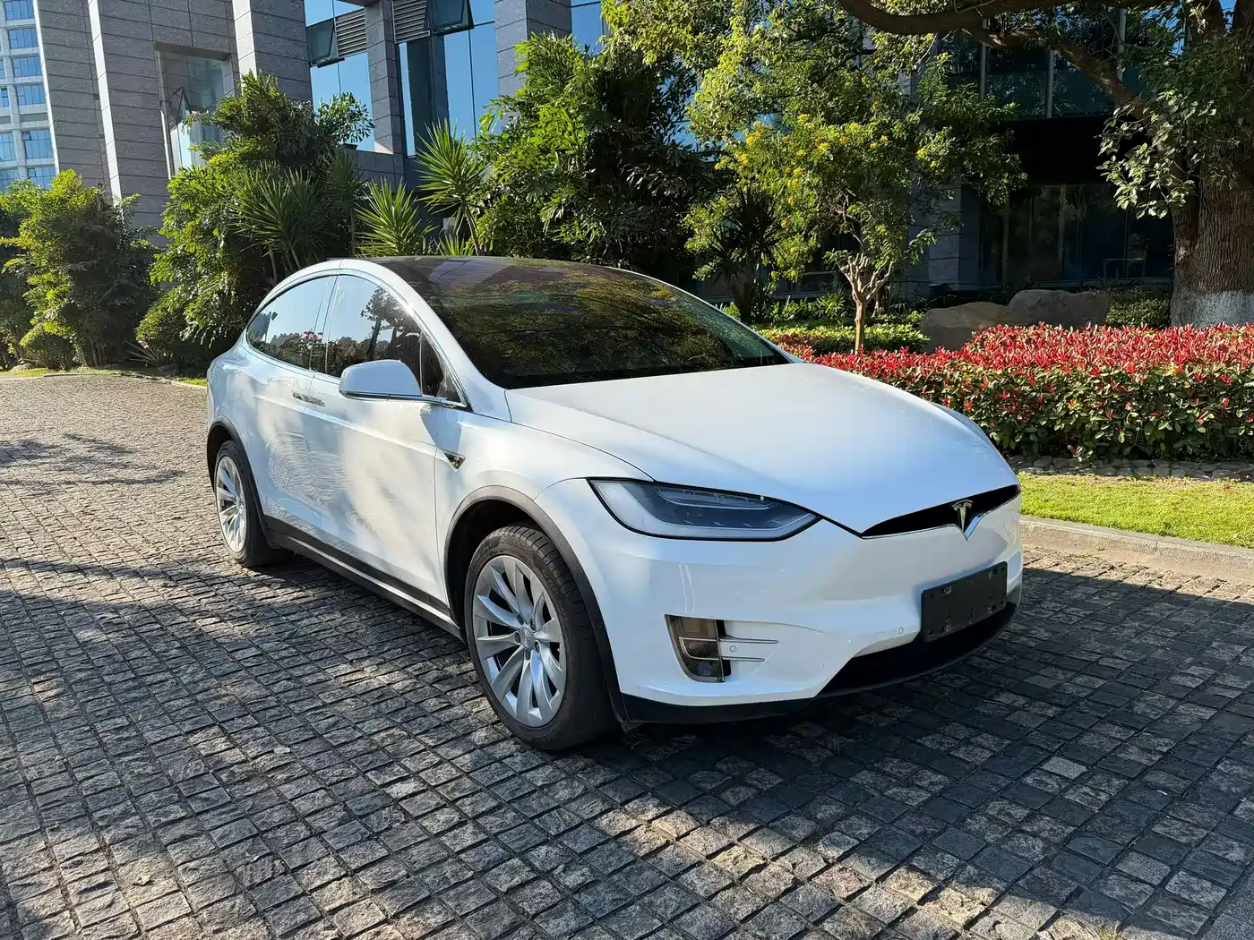 TESLA MODEL X