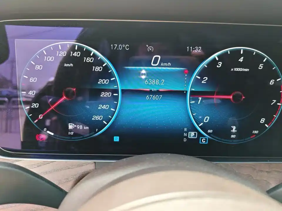 MERCEDES-BENZ E CLASS