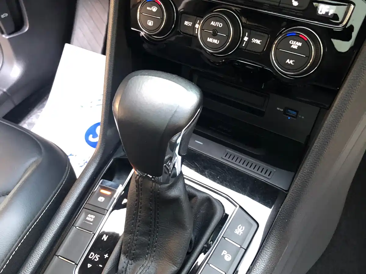 Volkswagen Tiguan L 2020 330TSI Auto 2WD Smart Luxury China VI фото 13