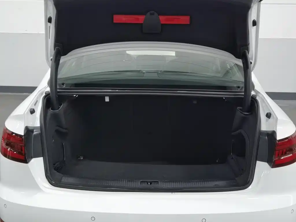 Фото 16 - Audi A4L