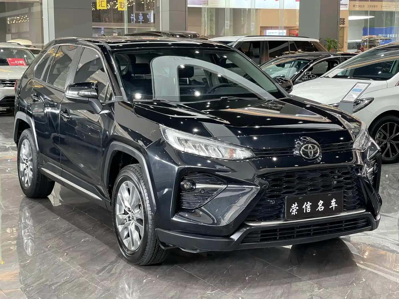 Toyota Wildlander 2020 2.0L CVT 2WD Luxury Edition фото 3