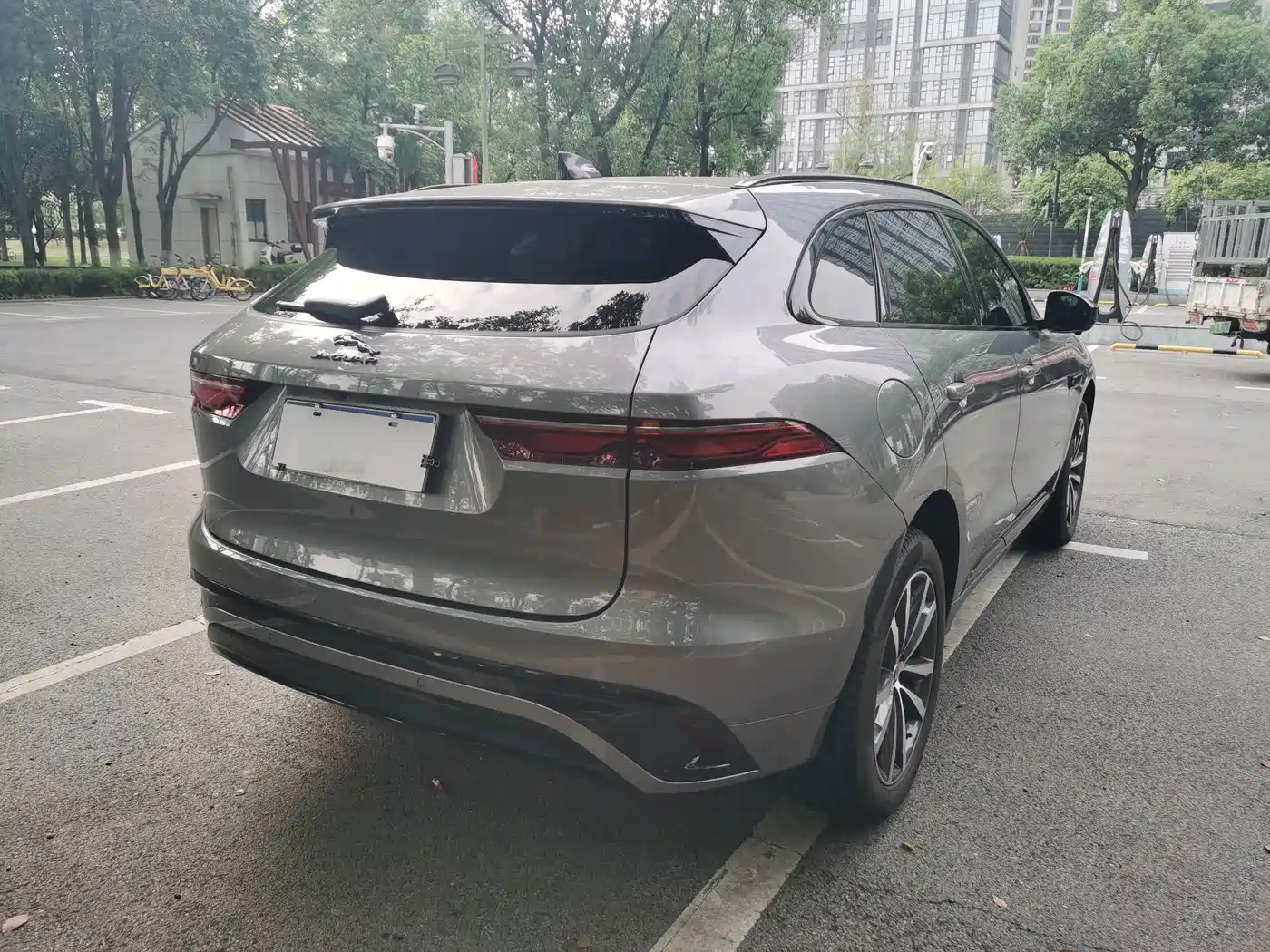Jaguar F-PACE 2024 2024 P250 R-Dynamic SE