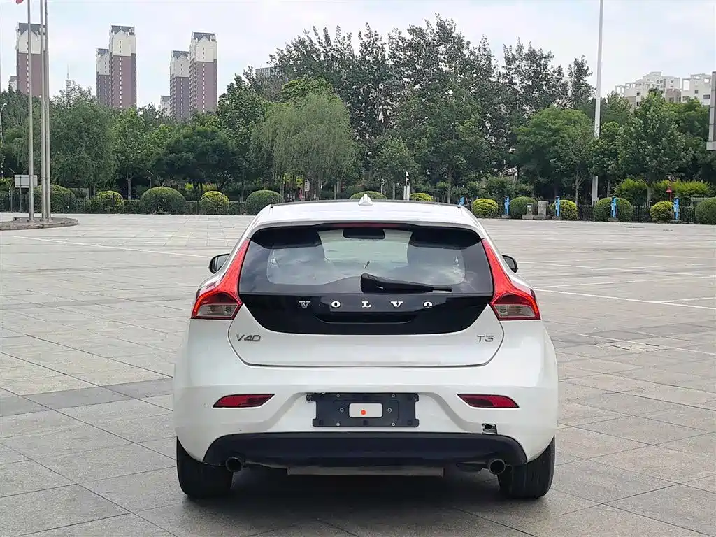 Volvo V40 2016 T3 Comfort Edition фото 5