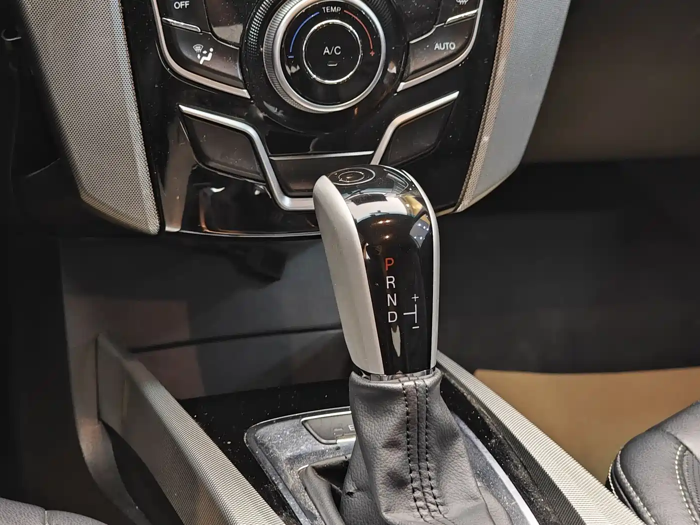 LUXGEN EXCELLENT 6 SUV