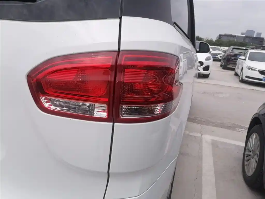 SAIC Maxus Maxus G10 2018 PLUS 2.4L Manual Elite Edition фото 8