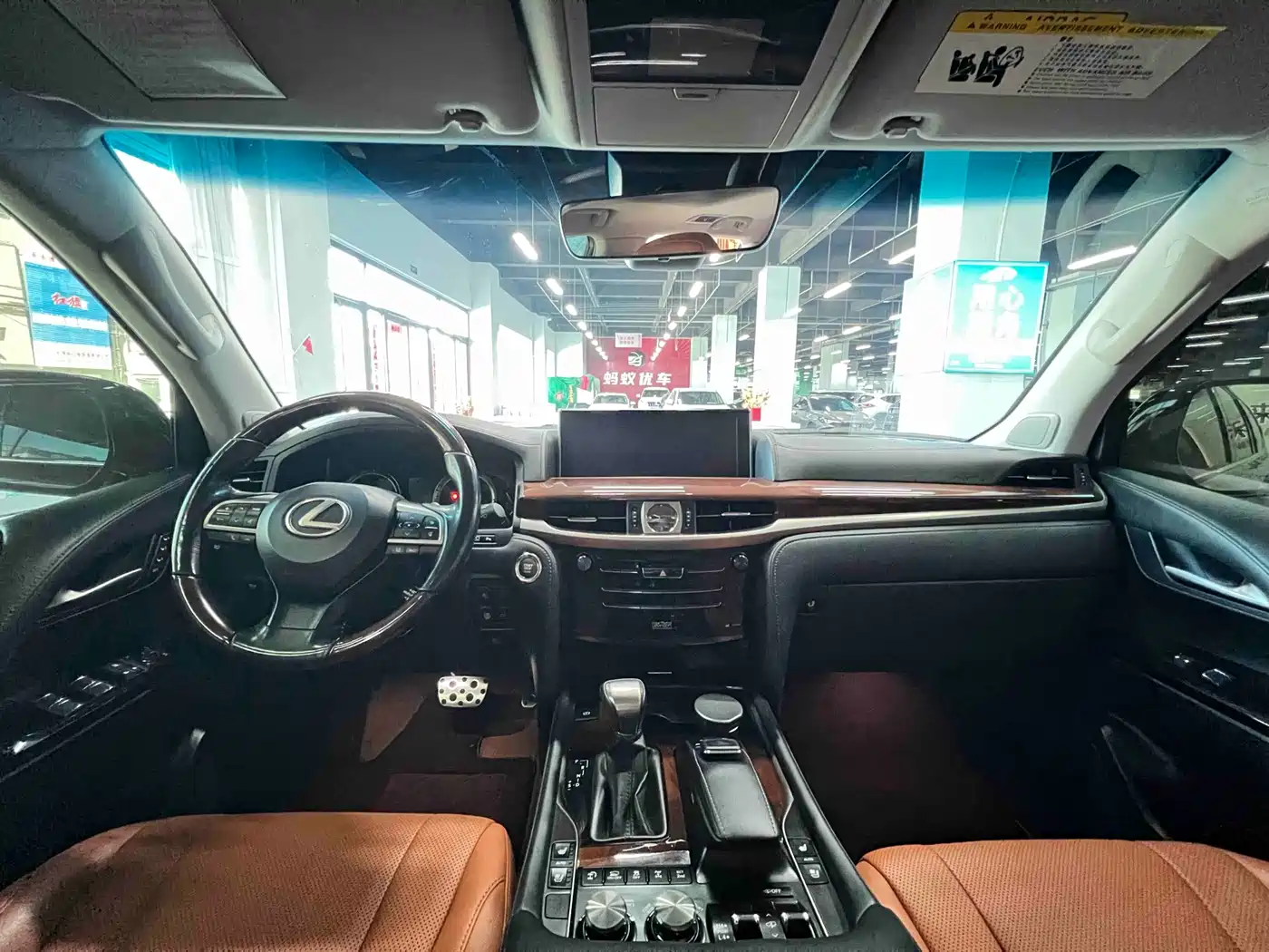 Lexus LX 2019 570 Peak Special Edition фото 14