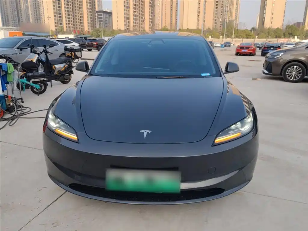 TESLA MODEL 3