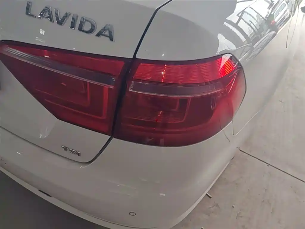 Volkswagen Lavida 2013 Facelift 1.4TSI Manual Comfort фото 8
